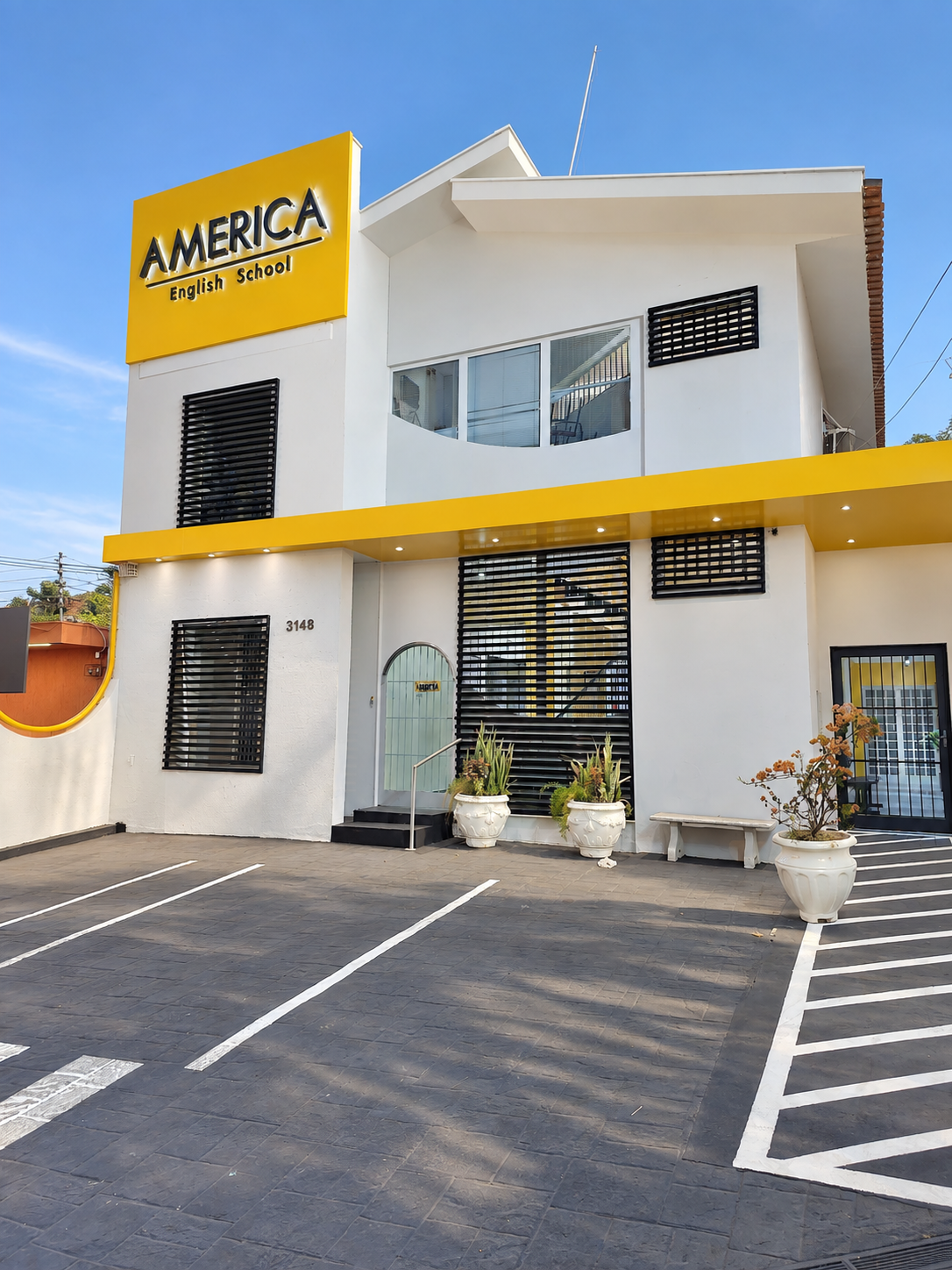 Fachada da America English School